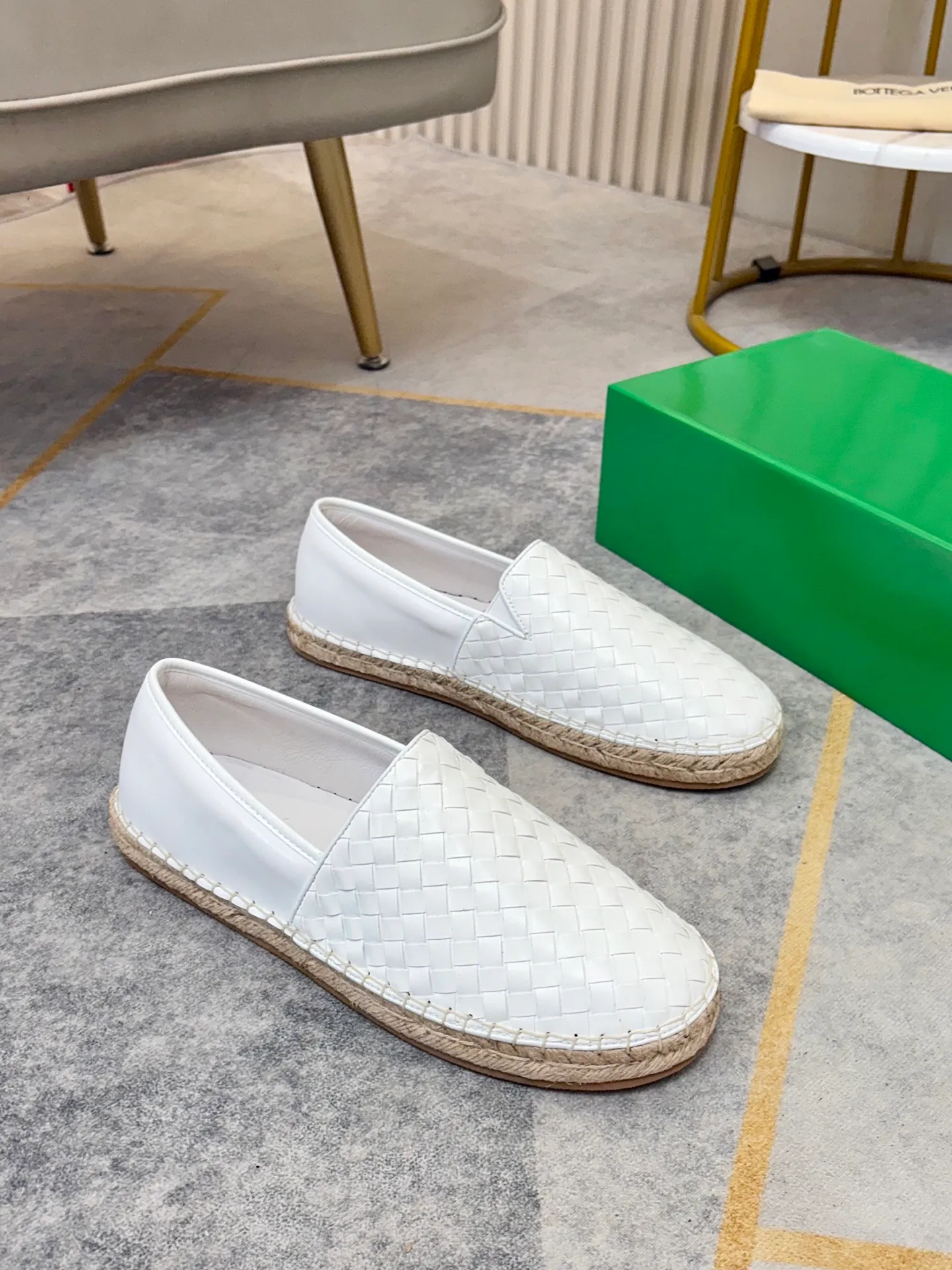 P420. BV men's casual shoes, handsome and versatile low-top shoes, woven cowhide upper, pigskin lining for the feet, 🌺🌺perfect shoe last, 🌲🌲 fashionable and handsome, comfortable on the feet, 🚗🚗wear-resistant and non-slip rubber outsole. Code number: 38-44. 45 is custom-made and cannot be returned or exchanged